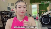 李梦手势舞反差感拉满！女版勒布朗秒变搞怪少女，太可爱了